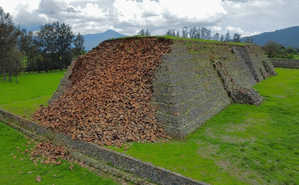 Zona Arqueológica de Ihuatzio sufrió deslave tras intensas lluvias en