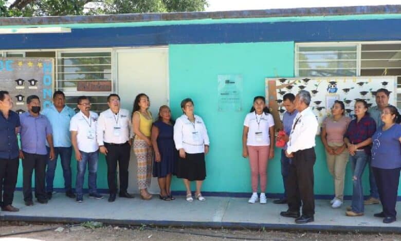 Fundación Zoé Robledo premia a escuela del año en Jiquipilas
