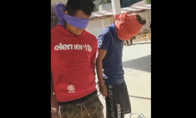 VIDEO. Retienen a hijos de alcaldesa de Mitonjtic por falta de ecursos económicos