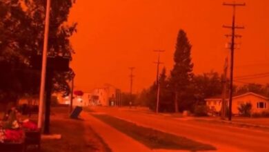 Miles de personas evacuan el norte de Canadá por masivos incendios