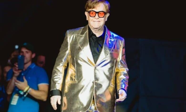 Hospitalizan de emergencia a Elton John tras caerse en su casa en Niza