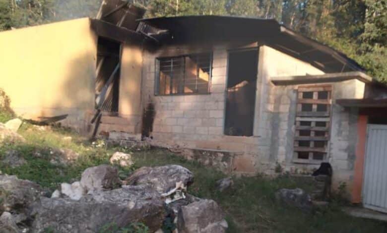 Chiapas escuela incendiada.