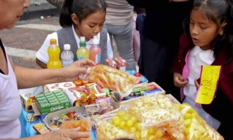 Persiste venta de comida chatarra en las escuelas