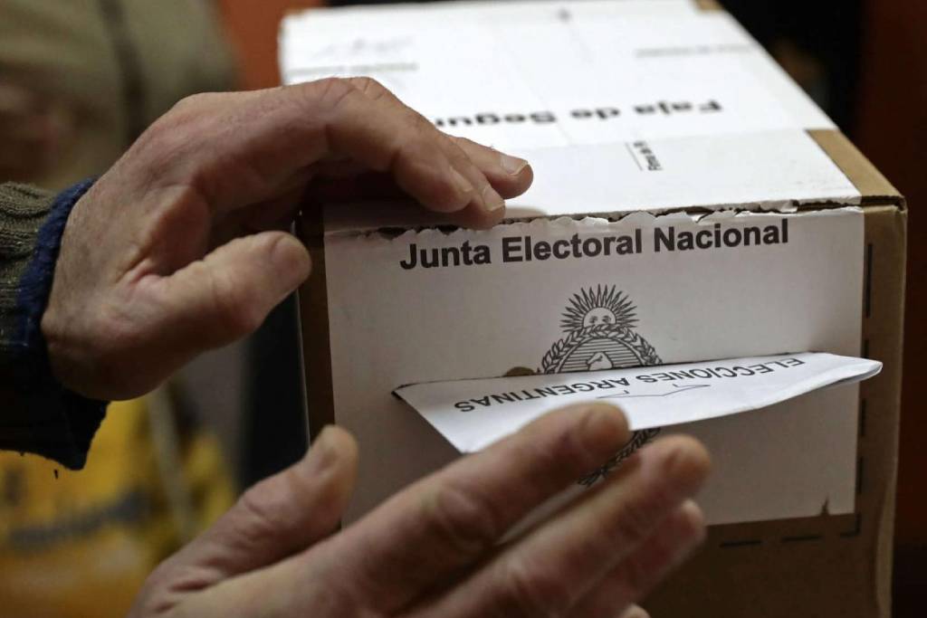 Elecciones de Argentina se definirán en segunda vuelta entre Massa y