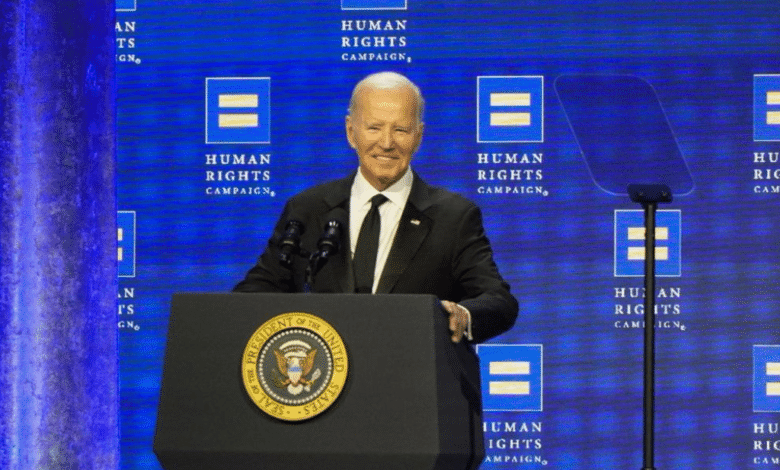 Biden firma decreto para sancionar a bancos que apoyen a Rusia