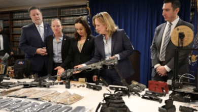 Detienen en NY a hermanos que llevaban lista de 'sacrificios humanos'