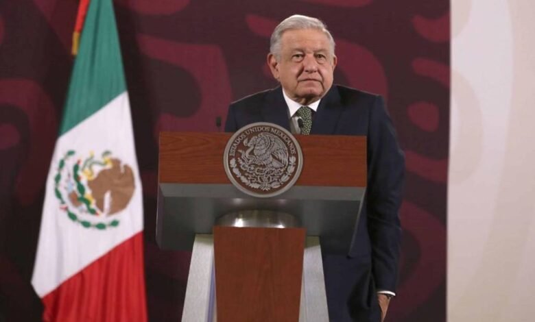 AMLO critica que PAN vea como "normal" acuerdo con el PRI