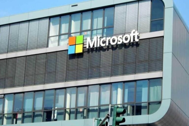 Gracias a IA, Microsoft supera a Apple como la compañía más valiosa