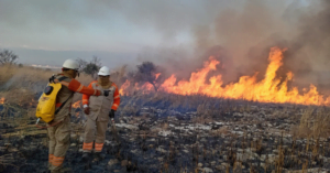 Se registra peligroso incendio cerca del aeropuerto de Chiapa de Corzo