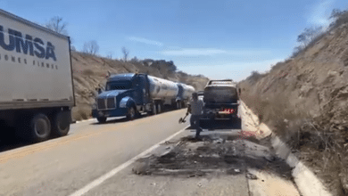 Autoridades atienden reporte de auto calcinado en Ocozocoautla