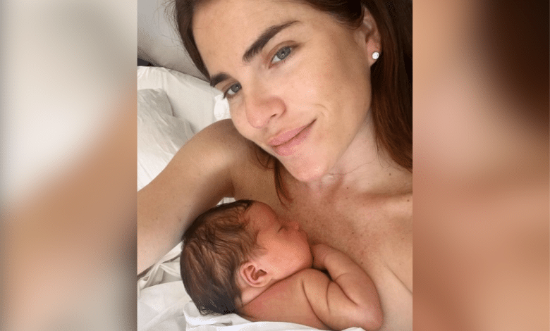 Karla Souza presume a su hija tras 33 horas de parto