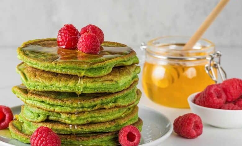 Matcha en la mesa: Hot cakes para una mañana especial