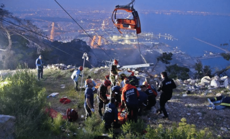 Cabina de teleférico colisiona en Turquía, hay varios heridos
