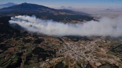 Se suman 2 aeronaves para combatir incendio forestal en Veracruz