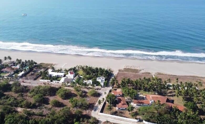 Prevén fuerte oleaje en la costa de Chiapas y piden evitar riesgos