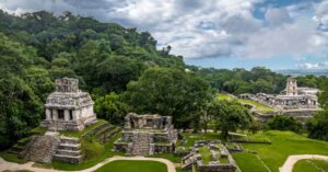 Miles de turistas visitaron Palenque, se  espera lleguen más