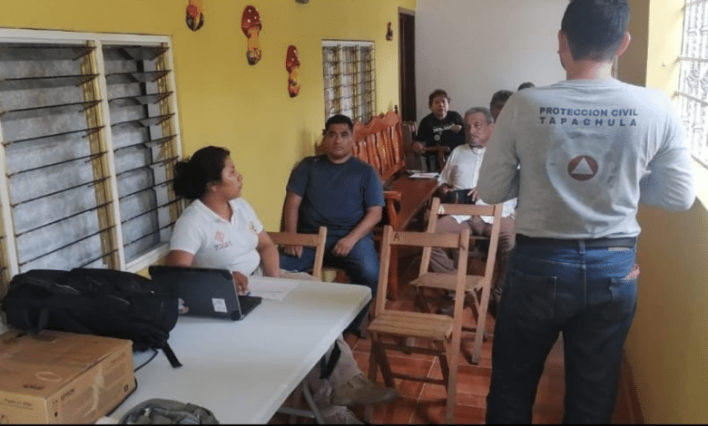 Capacitan a comité comunitario de Protección Civil en Tapachula