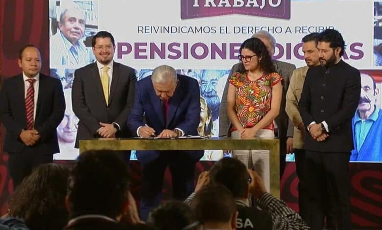 Firma AMLO acuerdo para que entre en vigor el Fondo de Pensiones para el Bienestar