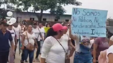 Pobladores de 26 comunidades que integran el municipio de Acapetahua, Chiapas salieron a las calles para pedir alto a la violencia.
