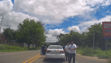 Taxistas amenazan a conductor de DiDi en el aeropuerto Ángel Albino Corzo