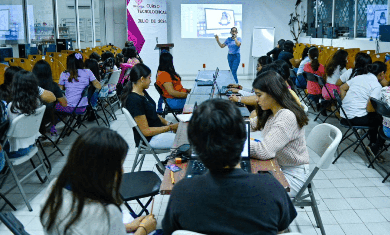 Curso de "Tecnolochicas" a jóvenes de 13 y 15 años en Tapachula