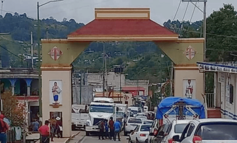 Habitantes de Oxchuc dan fin a bloqueo carretero