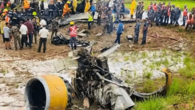 El momento en el que avión con 19 pasajeros se desploma en Nepal