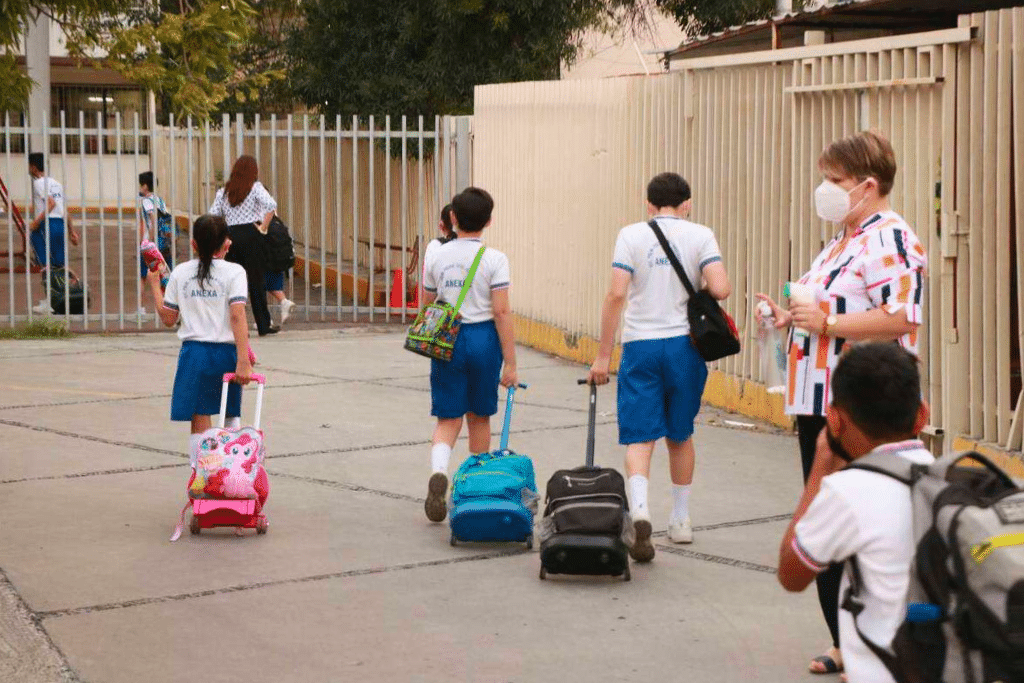 ¡De vuelta a clases! Más de 24 millones de estudiantes regresan a las ...
