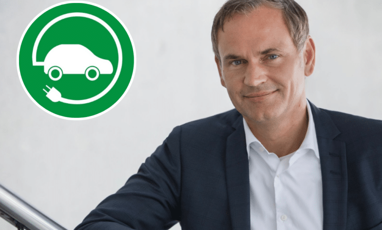 Oliver Blume, CEO de Volkswagen, afirma que los coches eléctricos son "muy superiores" a los de combustión