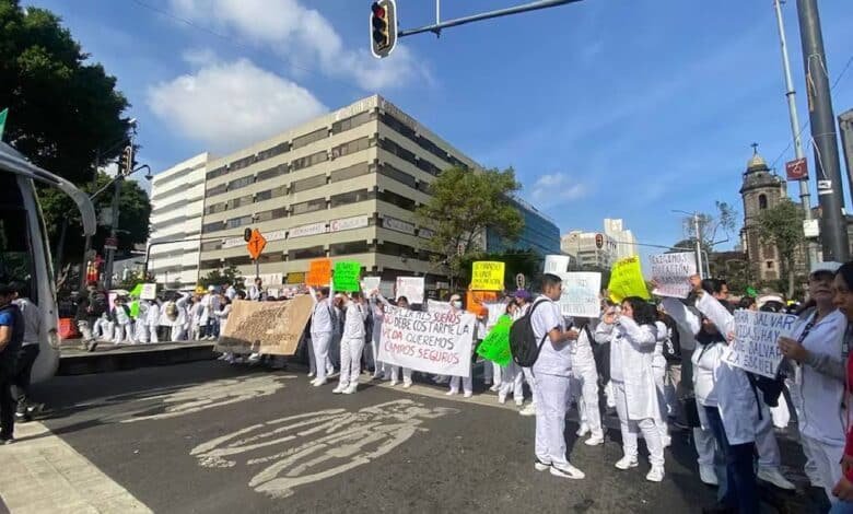 Protesta de estudiantes de Unisa afecta servicio de L4 del Metrobús