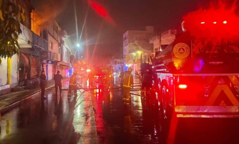 Se incendia negocio en el centro de Tuxtla Gutiérrez