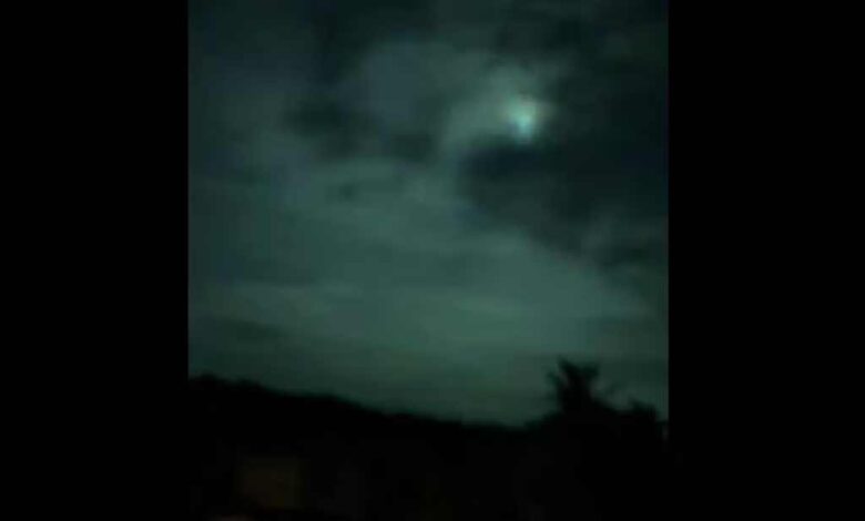 Asteroide ilumina de verde el cielo de Filipinas