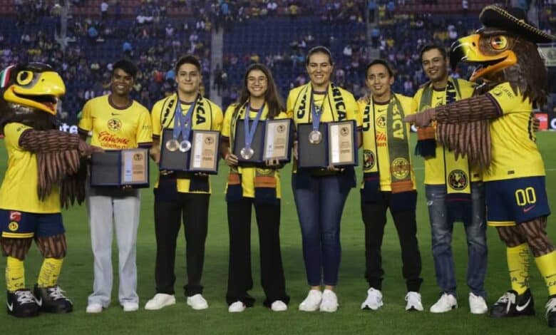 Medallista Olímpicos fueron homenajeados previo al Clásico Nacional