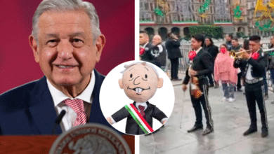 Con mariachis, corridos y amlitos, simpatizantes despiden a AMLO