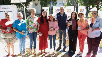 Entrega Ángel Torres aves de traspatio en beneficio de familias de Tuxtla, en la colonia Las Granjas