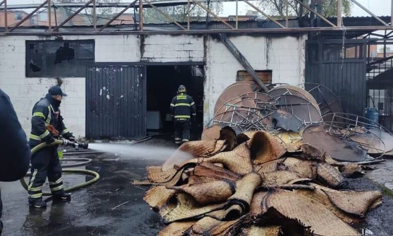 Alcaldía Álvaro Obregón sofoca incendio en bodega