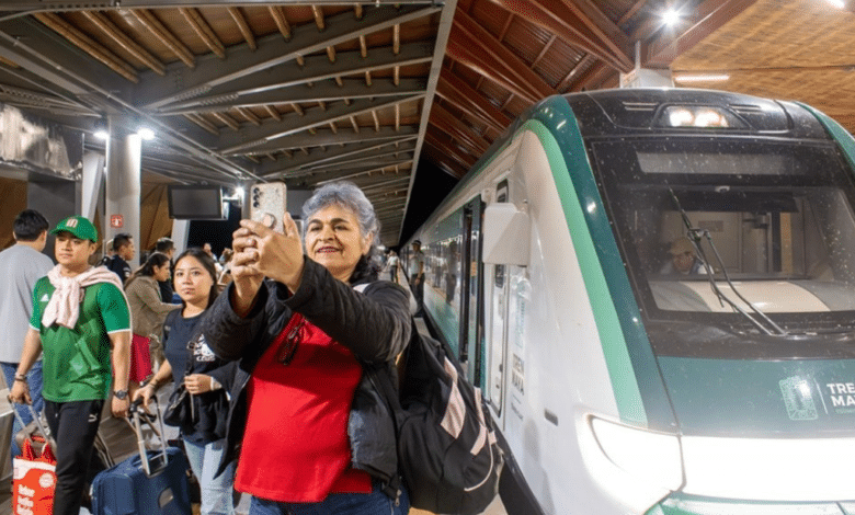 Con ambiente festivo se recibe a pasajeros del Tren Maya en Palenque