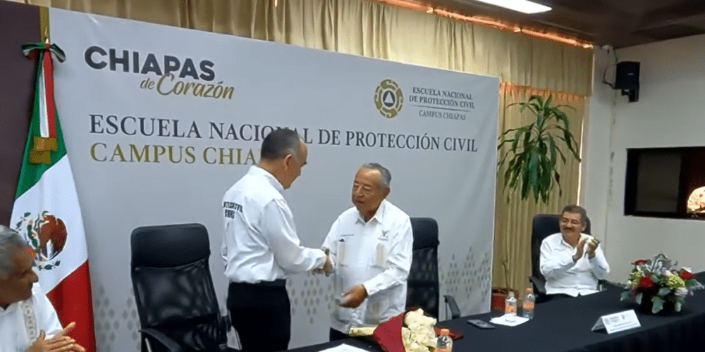 Reconocen a Luis Manuel García Moreno por contribuir a la protección civil de Chiapas