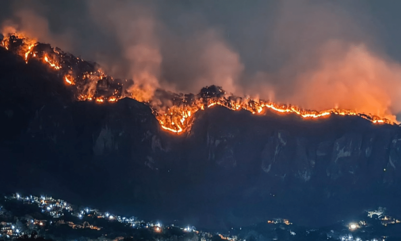 Imagen de incendio forestal en Tepoztlan