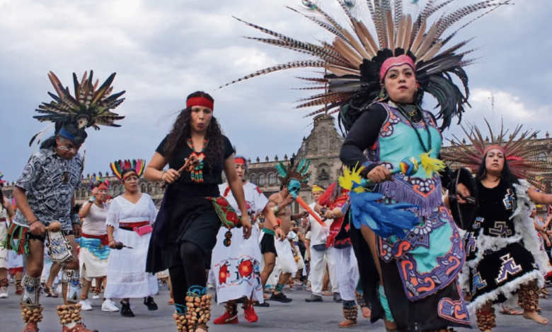 Danzantes prehispánicos en zócalo capitalino