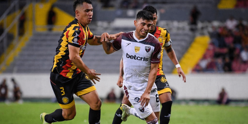 Solo dos clubes pueden ascender Leones Negros y Atlante, los únicos certificados para la Liga MX (Foto por Futbol Total)