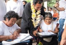 Entrega de celulares y supervisión de círculos de estudio, parte de la cruzada contra el analfabetismo en Chiapas