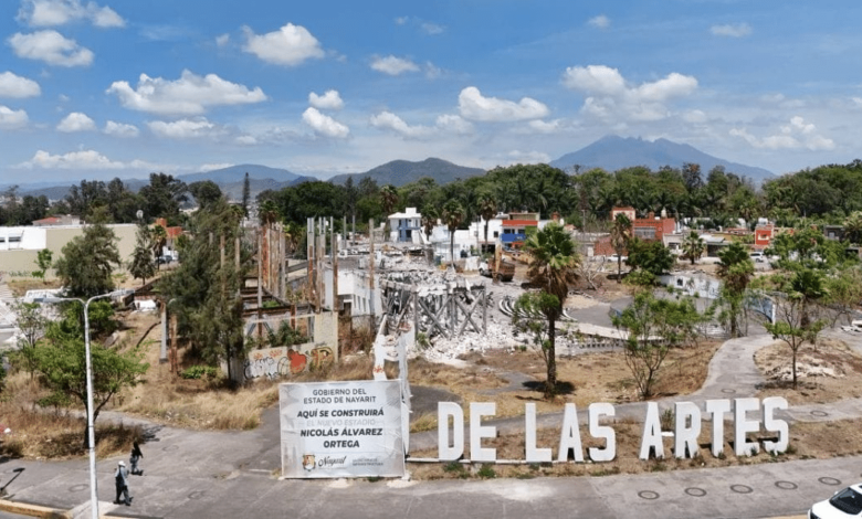 Demuelen cultura para meter goles Joaquín Cosío estalla contra obra en Tepic