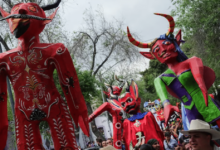 Los judas con forma de diablo_ una tradición ardiente de la cartonería mexicana