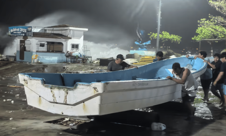 Tormentas y calor extremo lluvias torrenciales y oleaje elevado golpean el oriente de México (Foto por El Universal)