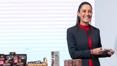 Los Chocolate Bienestar se elaboran con cacao de Tabasco y Chiapas y tiene su versión en polvo, en barra y de mesa; están endulzados con azúcar de caña, sin endulzantes artificiales ni conservadores