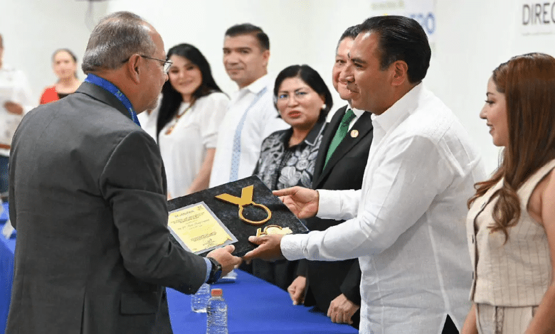 Gobernador de Chiapas celebra a ingenieros y llama a trabajar unidos por el desarrollo del estado