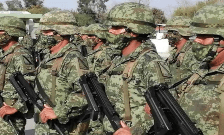Niño con discapacidad de Teopisca es reconocido como “Soldado por un Día” en Chiapas