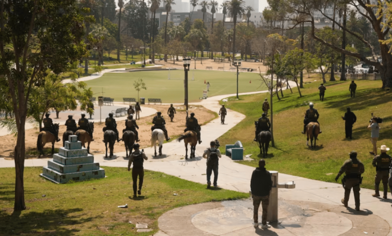 Una operación de agentes federales, incluyendo la Patrulla Fronteriza y el Departamento de Seguridad Nacional (DHS), desató tensión en parque MacArthur, en el centro de Los Ángeles.