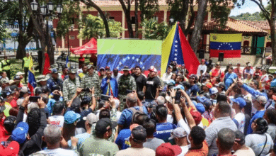 Miles de venezolanos atendieron el llamado de Nicolás Maduro para inscribirse en la Milicia Nacional Bolivariana, en respuesta a las acusaciones de Estados Unidos sobre vínculos del gobierno con el narcoterrorismo.